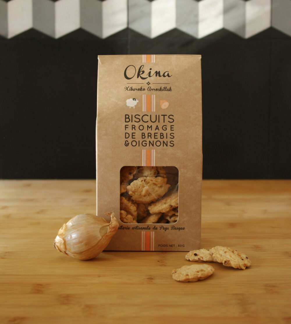 Biscuits apéritif au fromage de brebis, tomate et oignon Maison Arostéguy